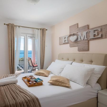 Luxury Seafront Villa With Heated Pool, Jacuzzi, Sea View, 150 M From Beach Stanici Dış mekan fotoğraf