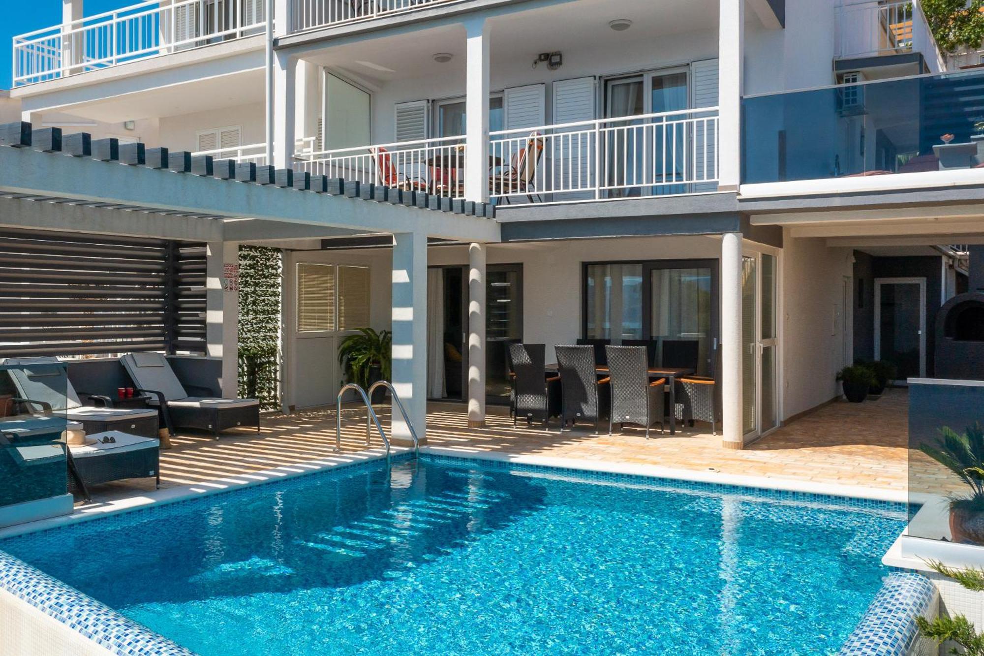 Luxury Seafront Villa With Heated Pool, Jacuzzi, Sea View, 150 M From Beach Stanici Dış mekan fotoğraf